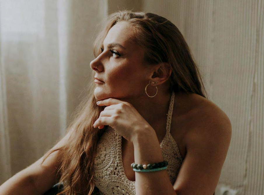 Monika Węgrzyn, występująca jako MOONA.