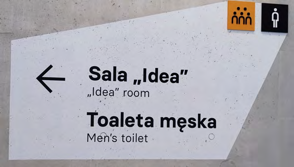 Tablica kierunkowa w Cogiteonie wskazująca drogę do sali Idea i toalety.