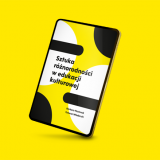 Na żółtym tle tablet z wyświetlanym napisem: „Sztuka różnorodności w edukacji kulturowej