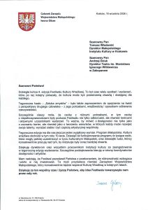 Członek Zarządu Województwa Małopolskiego Iwona Gibas Kraków, 16 września 2026 r. Szanowny Pan Tomasz Włodarski Dyrektor Małopolskiego Instytutu Kultury w Krakowie Szanowny Pan Andrzej Dziuk Dyrektor Teatru im. Stanisława Ignacego Witkiewicza w Zakopanem Szanowni Państwo! Dobiegła końca 4. edycja Festiwalu Kultury Wrażliwej. To był czas wielu spotkań i wydarzeń, które po raz kolejny pokazały, że kultura może być przestrzenią otwartą i dostępną dla każdego. Tegoroczne hasło „Sztuka zmysłów” było także zaproszeniem do spojrzenia na świat z perspektywy drugiego człowieka – z jego potrzebami, wrażliwością i sposobem odbierania rzeczywistości. Szczególnie cieszy mnie, że osoby z różnymi potrzebami, w tym osoby z niepełnosprawnościami były podczas Festiwalu nie tylko odbiorcami, ale również twórcami i aktywnymi uczestnikami wydarzeń. To ważne, by mówić o dostępności nie tylko jako o usuwaniu barier, ale również jako o tworzeniu warunków, w których każdy może rozwijać swoje talenty, wyrażać siebie i być częścią artystycznej wspólnoty. Tegoroczna edycja ma dla nas jeszcze jeden wyjątkowy wymiar. Program Małopolska. Kultura Wrażliwa obchodzi w tym roku 10-lecie. Dziesięć lat funkcjonowania programu to tysiące osób, które mogły pełniej uczestniczyć w życiu kulturalnym Małopolski, oraz dziesiątki ludzi, którzy konsekwentnie pracują nad tym, by instytucje były coraz bardziej otwarte. Dziękuję dyrektorom oraz wszystkim pracownikom instytucji kultury za zaangażowanie w tegoroczną edycję wydarzenia. Szczególne podziękowania kieruję w stronę koordynatorów dostępności i artystów. Mam nadzieję, że Festiwal pozostawił Państwa z przekonaniem, że różnorodność wzbogaca i warto w nią inwestować. Ta myśl przyświeca również Zarządowi Województwa Małopolskiego, który konsekwentnie będzie wspierał Kulturę Wrażliwą w kolejnych latach. Dziękuję za ten wspólny czas i życzę Państwu, aby idea Festiwalu towarzyszyła nam przez cały rok. [Podpis] --- ul. Basztowa 22, 31-156 Kraków adres do korespondencji: ul. Racławicka 56, 30-017 Kraków