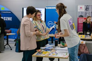 Może być zdjęciem przedstawiającym nauka i tekst